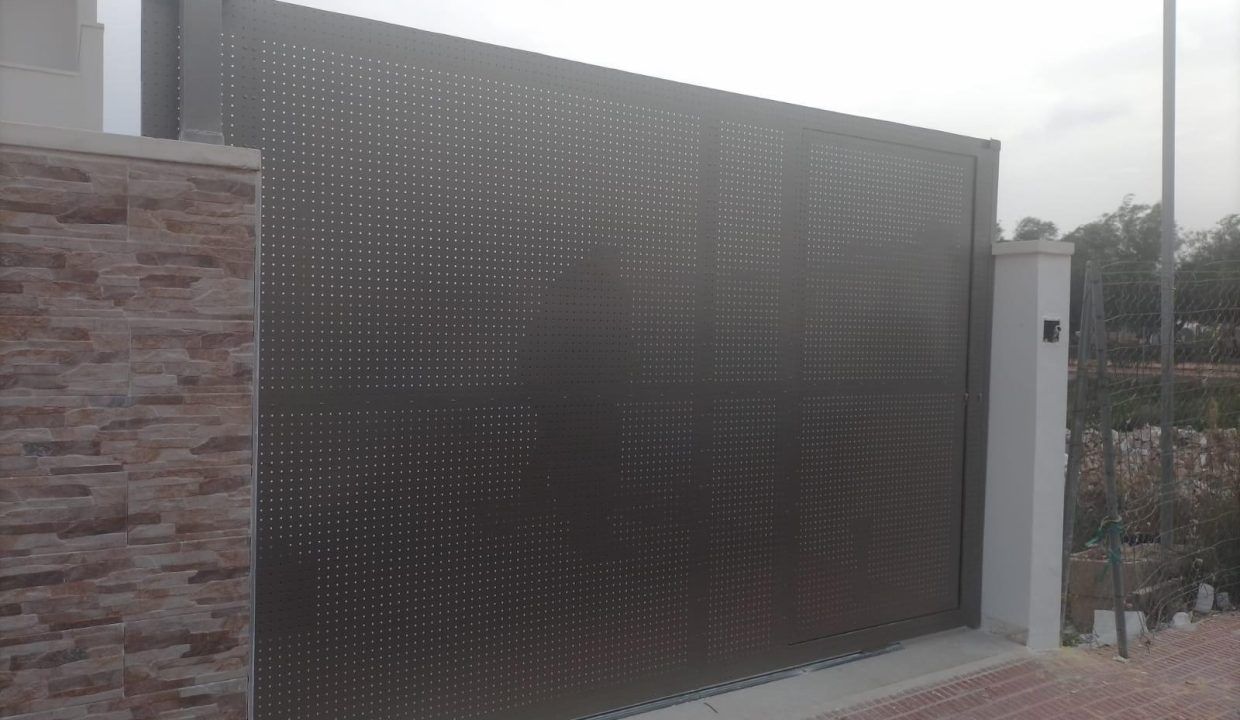 23712316-01-image-10