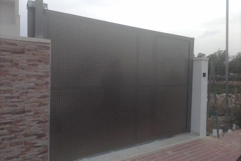 23712316-01-image-10