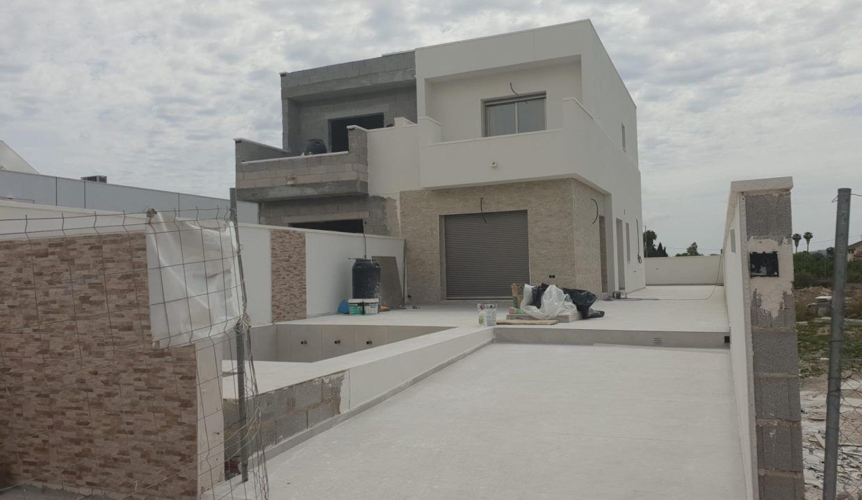 23712316-01-image-9