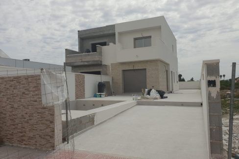 23712316-01-image-9