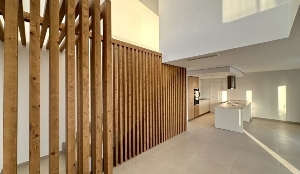 62564781-03-image-16