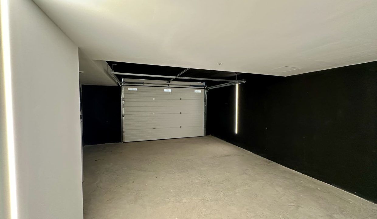 62564781-03-image-17