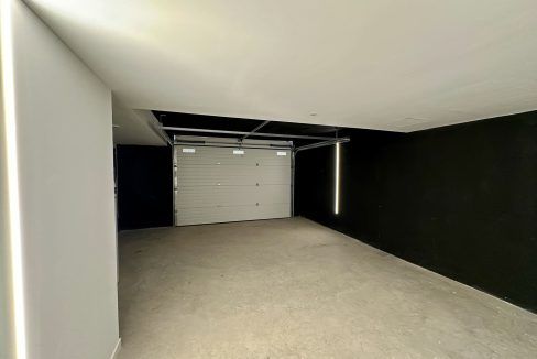62564781-03-image-17