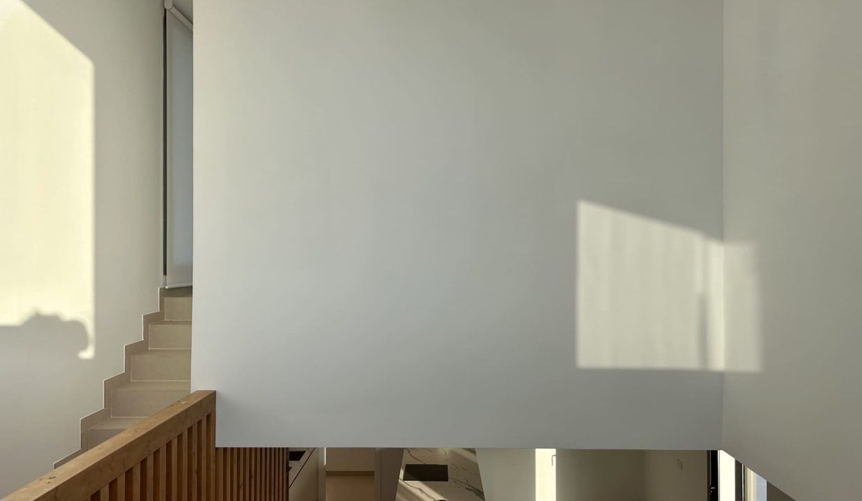 62564781-03-image-25