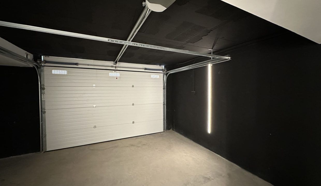 62564781-03-image-28