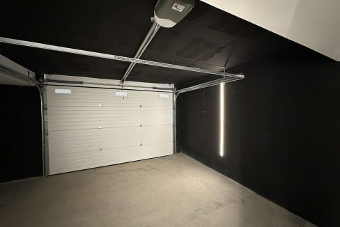 62564781-03-image-28