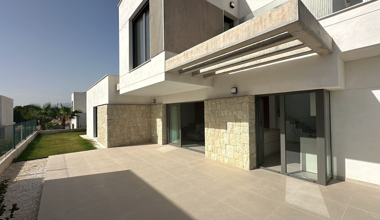 62564781-03-image-30