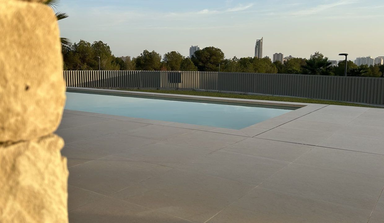 62564781-03-image-37