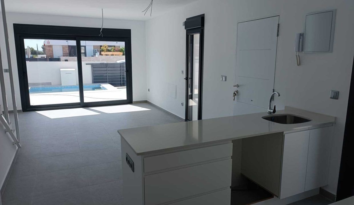 17401005-01-image-10