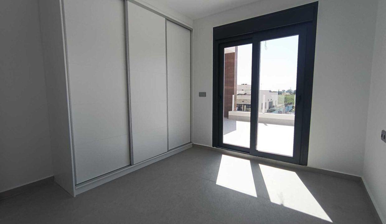 17401005-01-image-16