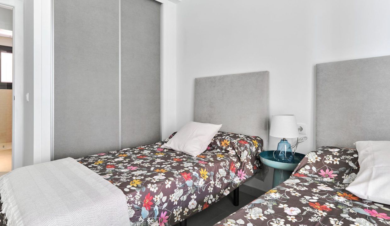 11891857-01-image-40