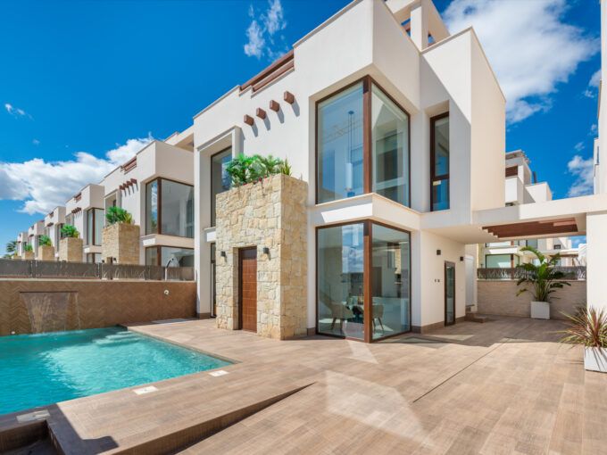 3 to 5-Bedroom Detached Villas with Private Pool in Los Montesinos