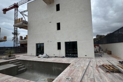 71577609-03-image-16