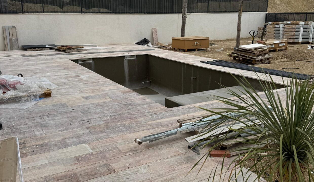 71577609-03-image-19