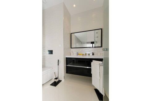 98961819-01-image-4
