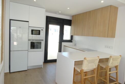 60077895-01-image-21