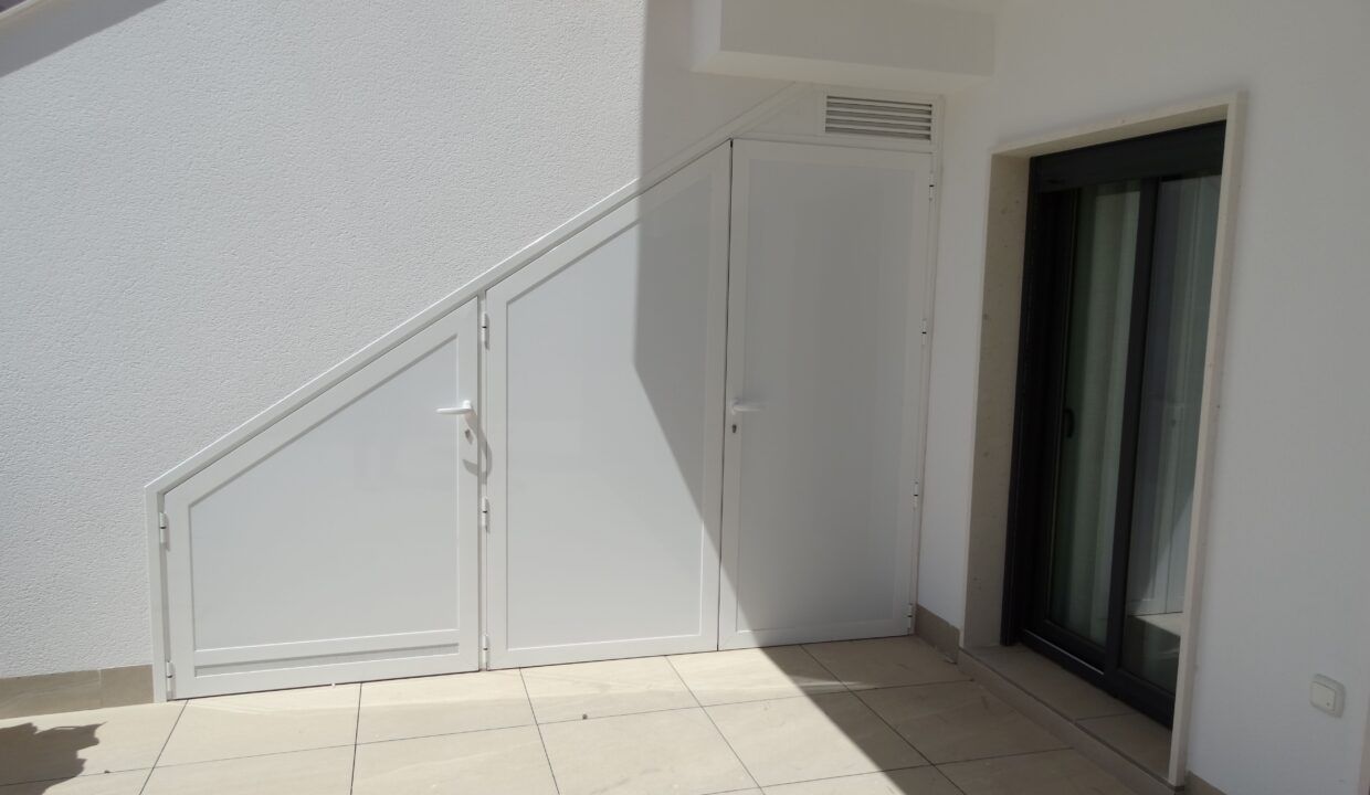 60077895-01-image-24