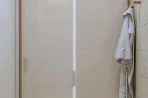 82644833-01-image-13